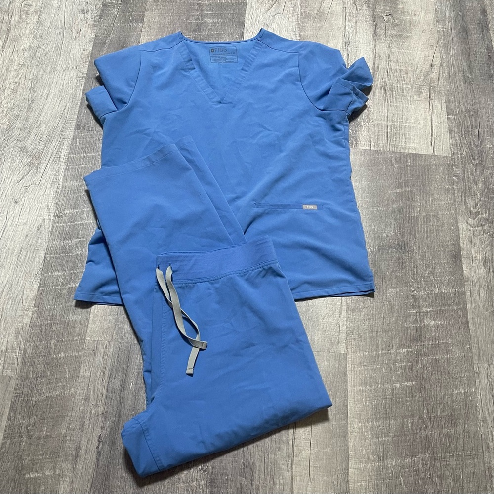 Figs Scrub Set Light Blue Short Sleeved size xl used great condition has logo